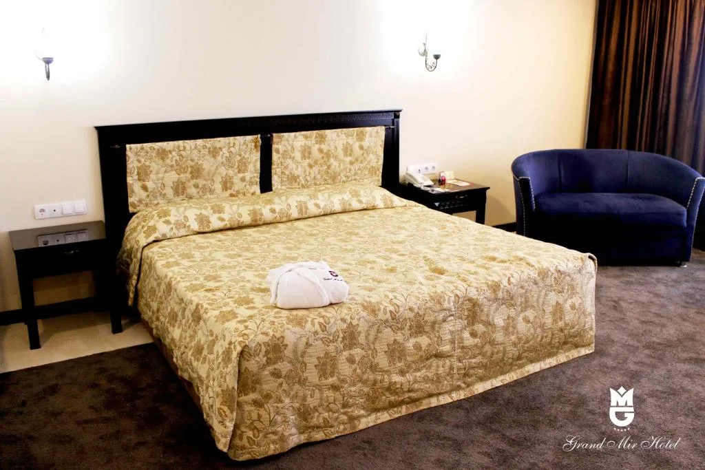 DELUXE DOUBLE ROOM
